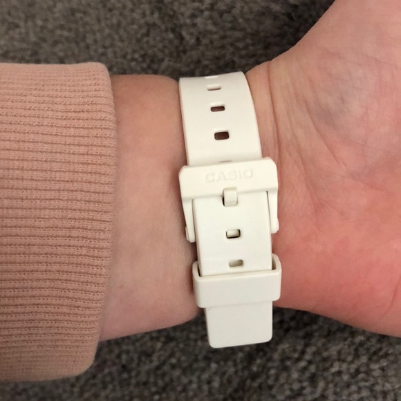 Watch - Picture 2 of 3